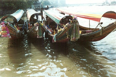 Logtale Boot in Bangkok